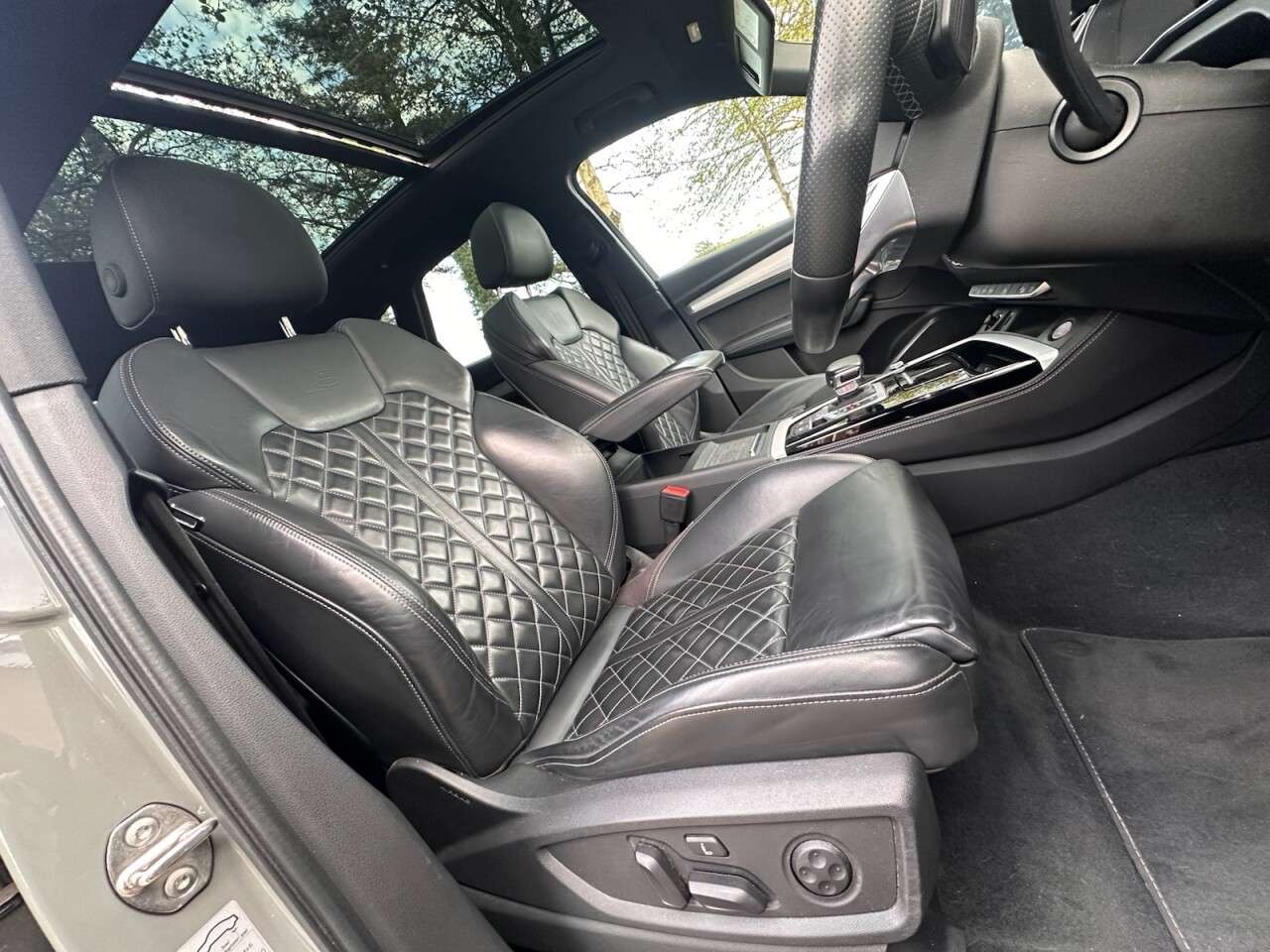 A 2021 AUDI SQ5 3.0 TDI V6 SUV 5dr Diesel Tiptronic quattro Euro 6 (s/s) (341 ps) A 2021 AUDI SQ5 3.0 TDI V6 SUV 5dr Diesel Tiptronic quattro Euro 6 (s/s) (341 ps)