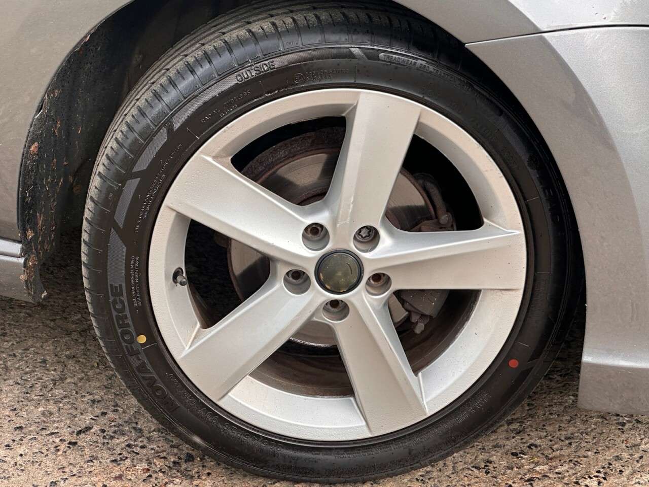 A 2014 VOLKSWAGEN POLO 1.2 R-Line Style Hatchback 3dr Petrol Manual Euro 5 (60 ps) A 2014 VOLKSWAGEN POLO 1.2 R-Line Style Hatchback 3dr Petrol Manual Euro 5 (60 ps)