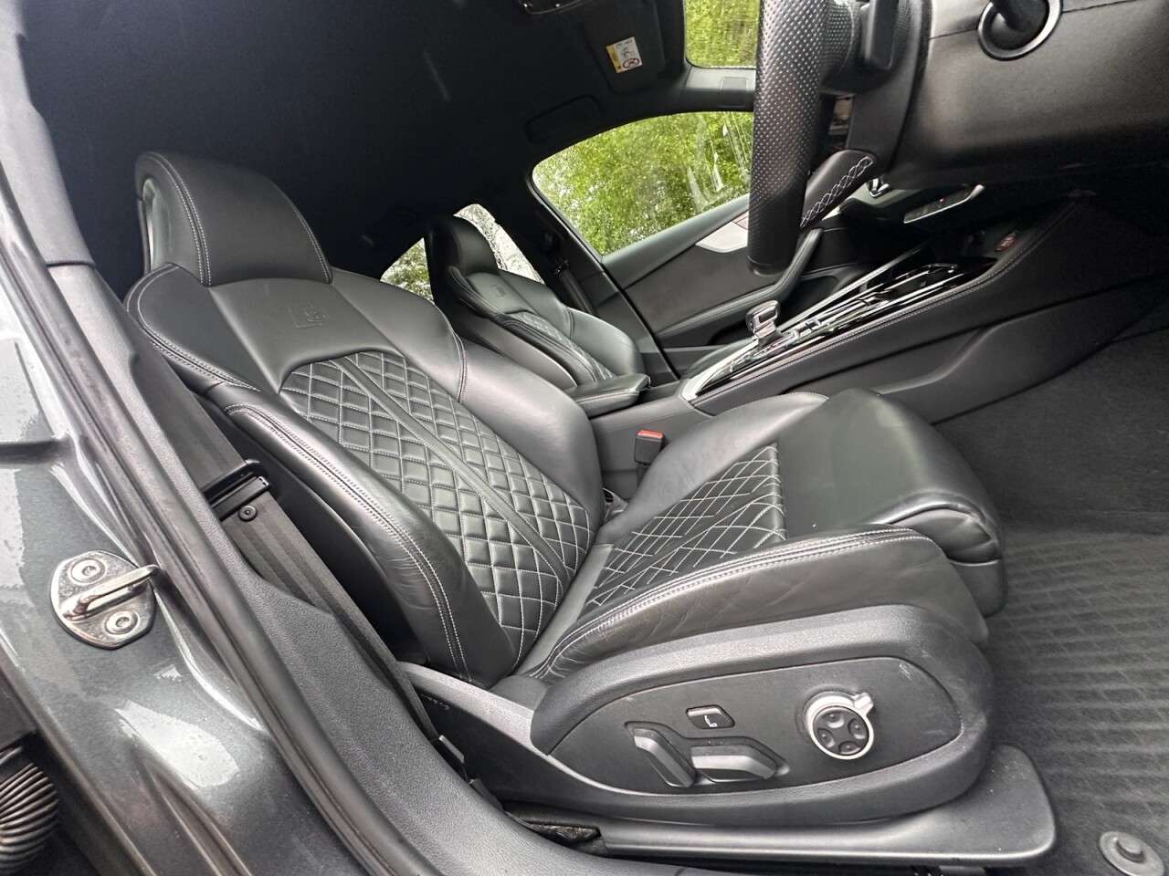 A 2022 AUDI S4 3.0 TDI V6 Saloon 4dr Diesel Tiptronic quattro Euro 6 (s/s) (341 ps) A 2022 AUDI S4 3.0 TDI V6 Saloon 4dr Diesel Tiptronic quattro Euro 6 (s/s) (341 ps)