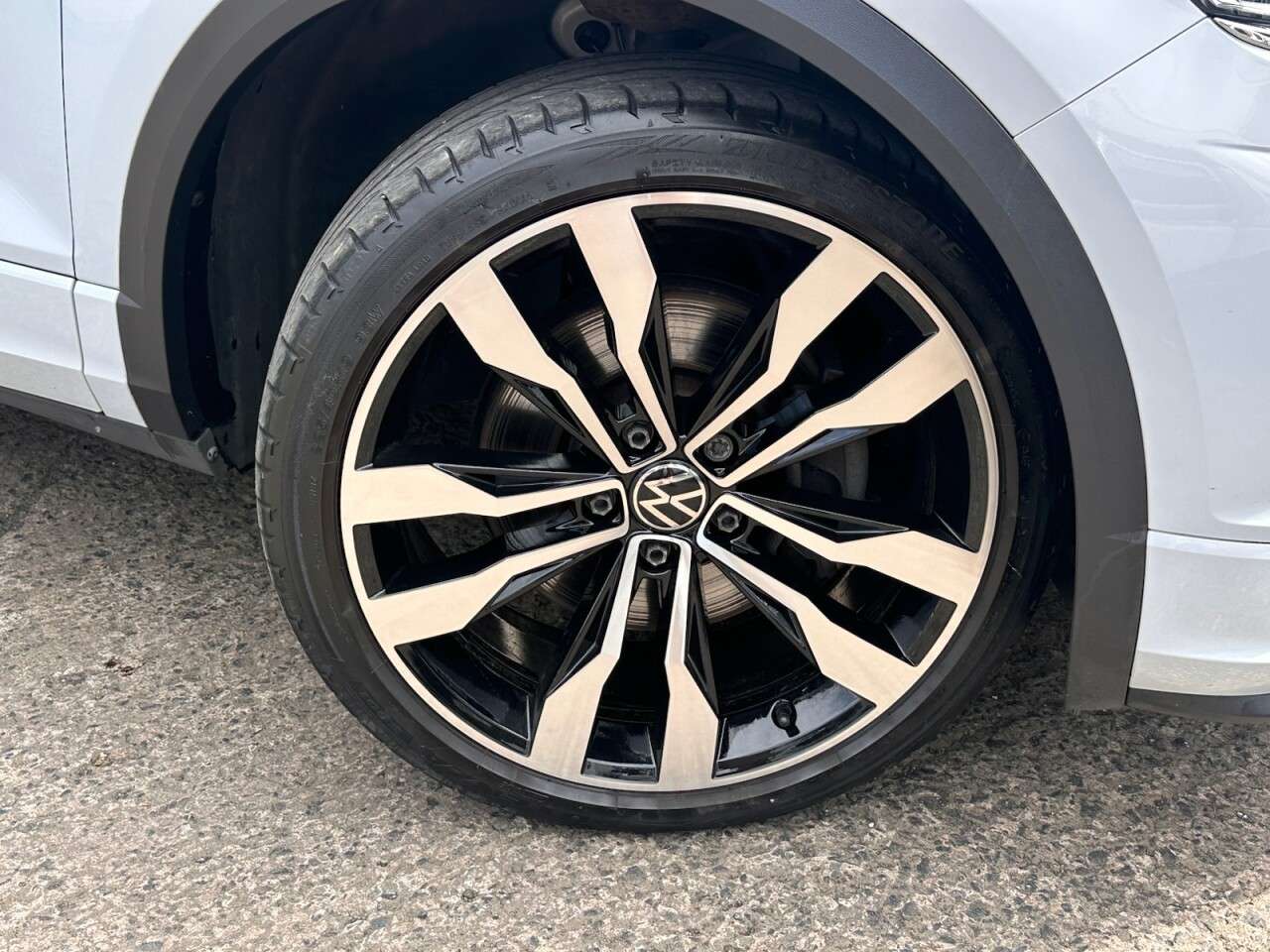 A 2022 VOLKSWAGEN T-ROC 2.0 TDI EVO R-Line SUV 5dr Diesel DSG Euro 6 (s/s) (150 ps) A 2022 VOLKSWAGEN T-ROC 2.0 TDI EVO R-Line SUV 5dr Diesel DSG Euro 6 (s/s) (150 ps)