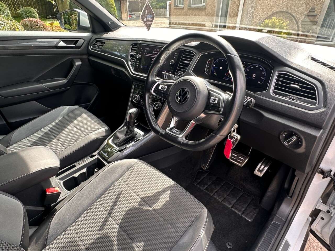 A 2022 VOLKSWAGEN T-ROC 2.0 TDI EVO R-Line SUV 5dr Diesel DSG Euro 6 (s/s) (150 ps) A 2022 VOLKSWAGEN T-ROC 2.0 TDI EVO R-Line SUV 5dr Diesel DSG Euro 6 (s/s) (150 ps)