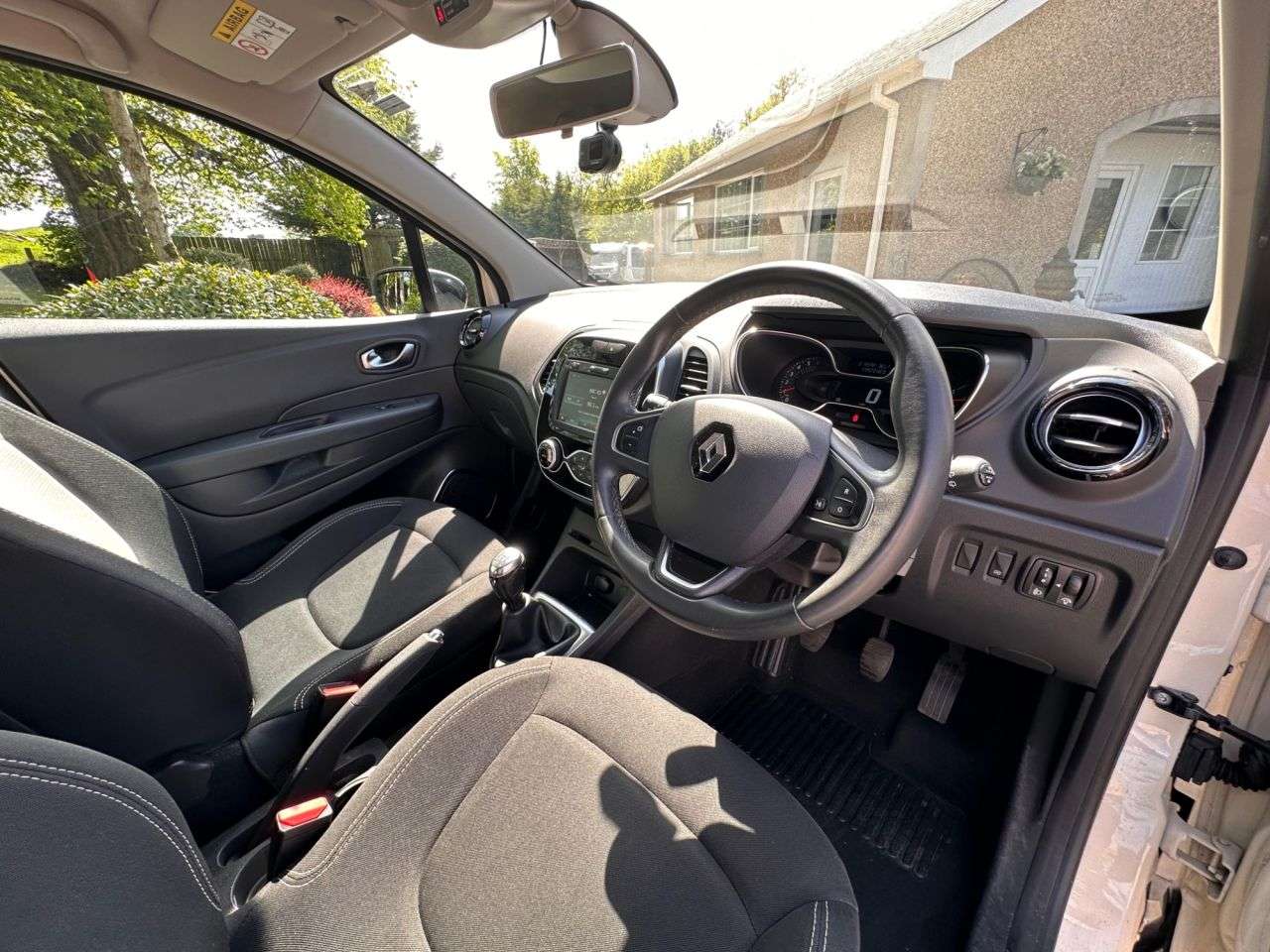 A 2019 RENAULT CAPTUR 0.9 TCe ENERGY Iconic SUV 5dr Petrol Manual Euro 6 (s/s) (90 ps) A 2019 RENAULT CAPTUR 0.9 TCe ENERGY Iconic SUV 5dr Petrol Manual Euro 6 (s/s) (90 ps)