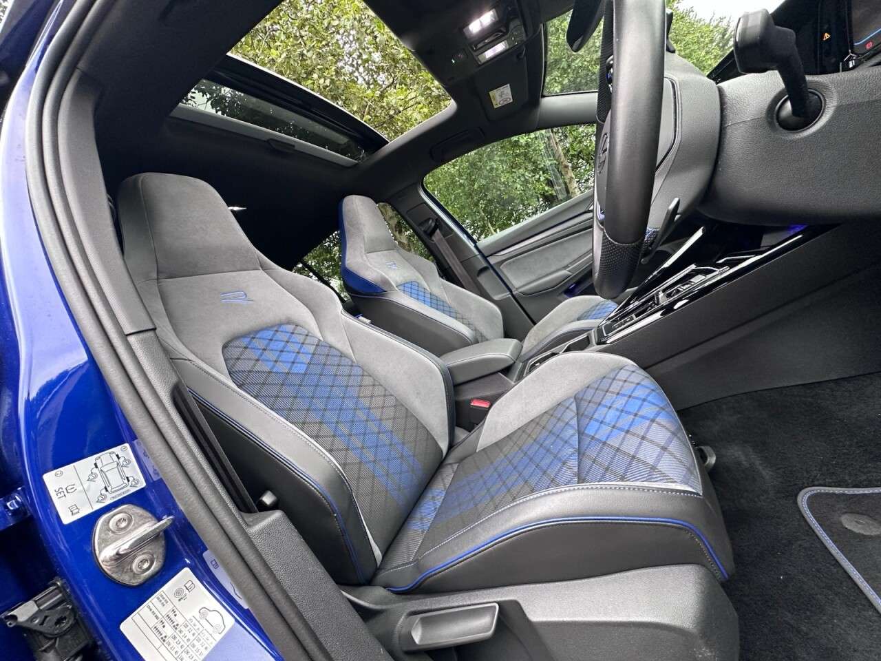 A 2024 VOLKSWAGEN GOLF 2.0 TSI R Hatchback 5dr Petrol DSG 4Motion Euro 6 (s/s) (320 ps) A 2024 VOLKSWAGEN GOLF 2.0 TSI R Hatchback 5dr Petrol DSG 4Motion Euro 6 (s/s) (320 ps)