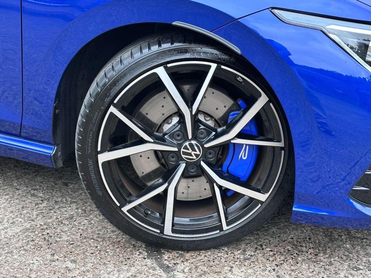 A 2024 VOLKSWAGEN GOLF 2.0 TSI R Hatchback 5dr Petrol DSG 4Motion Euro 6 (s/s) (320 ps) A 2024 VOLKSWAGEN GOLF 2.0 TSI R Hatchback 5dr Petrol DSG 4Motion Euro 6 (s/s) (320 ps)