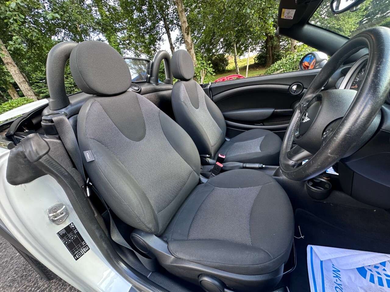 A 2014 MINI ROADSTER 1.6 Cooper Convertible 2dr Petrol Auto Euro 6 (122 ps) A 2014 MINI ROADSTER 1.6 Cooper Convertible 2dr Petrol Auto Euro 6 (122 ps)