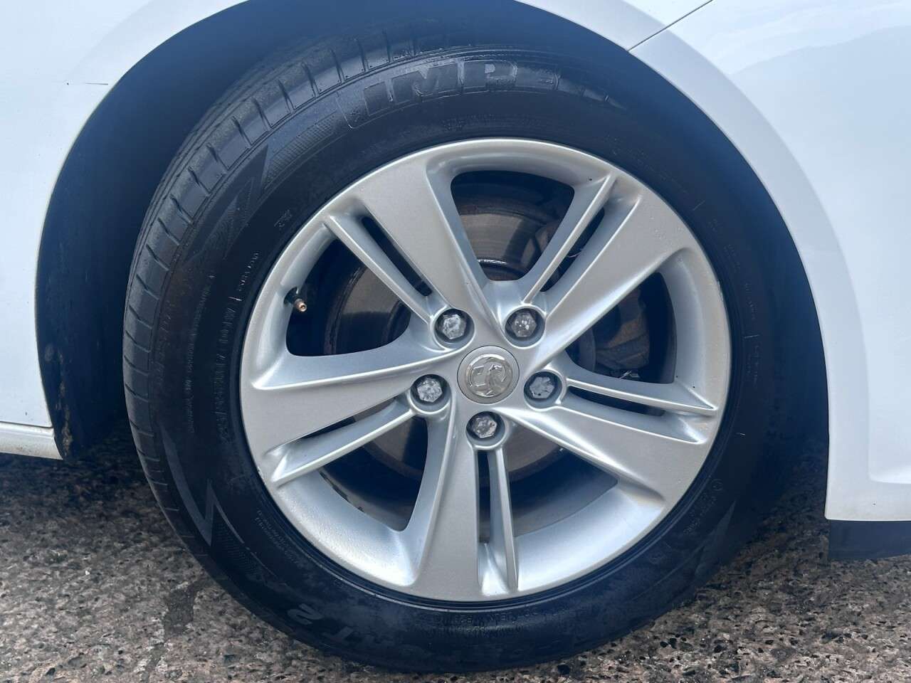 A 2018 VAUXHALL INSIGNIA 1.5i Turbo SRi Grand Sport 5dr Petrol Manual Euro 6 (s/s) (165 ps) A 2018 VAUXHALL INSIGNIA 1.5i Turbo SRi Grand Sport 5dr Petrol Manual Euro 6 (s/s) (165 ps)