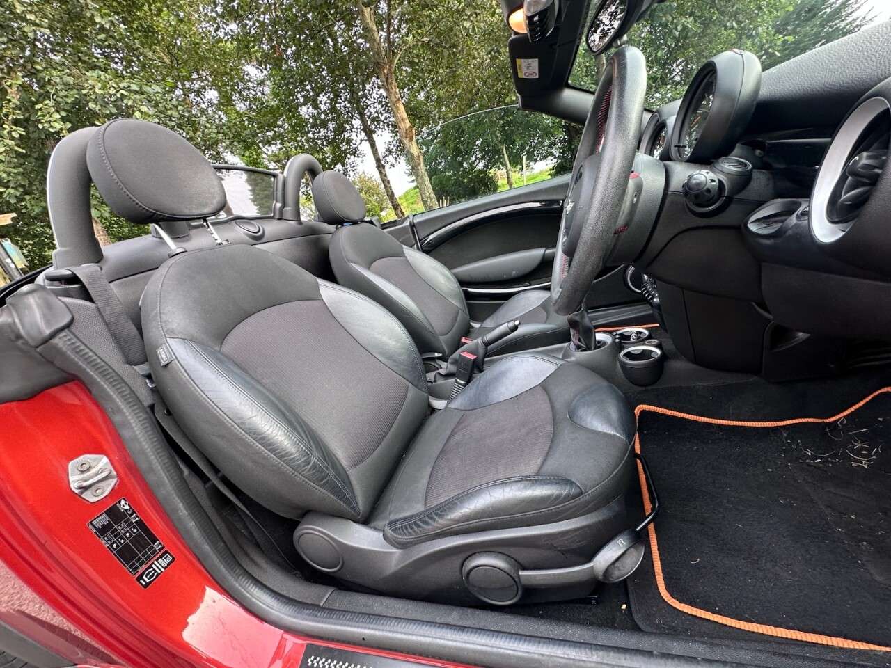 A 2018 MINI ROADSTER 1.6 Cooper Convertible 2dr Petrol Manual Euro 6 (s/s) (122 ps) A 2018 MINI ROADSTER 1.6 Cooper Convertible 2dr Petrol Manual Euro 6 (s/s) (122 ps)
