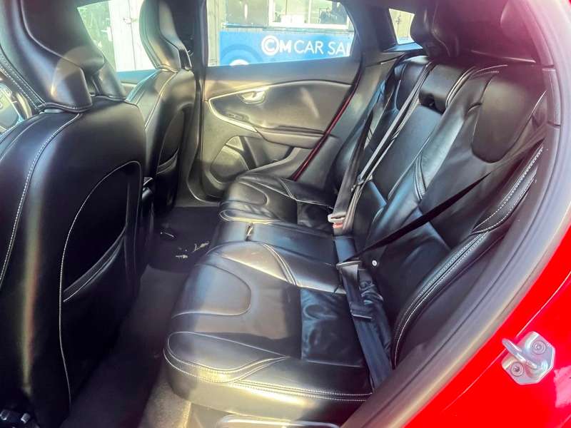 2017 VOLVO V40 2017 VOLVO V40