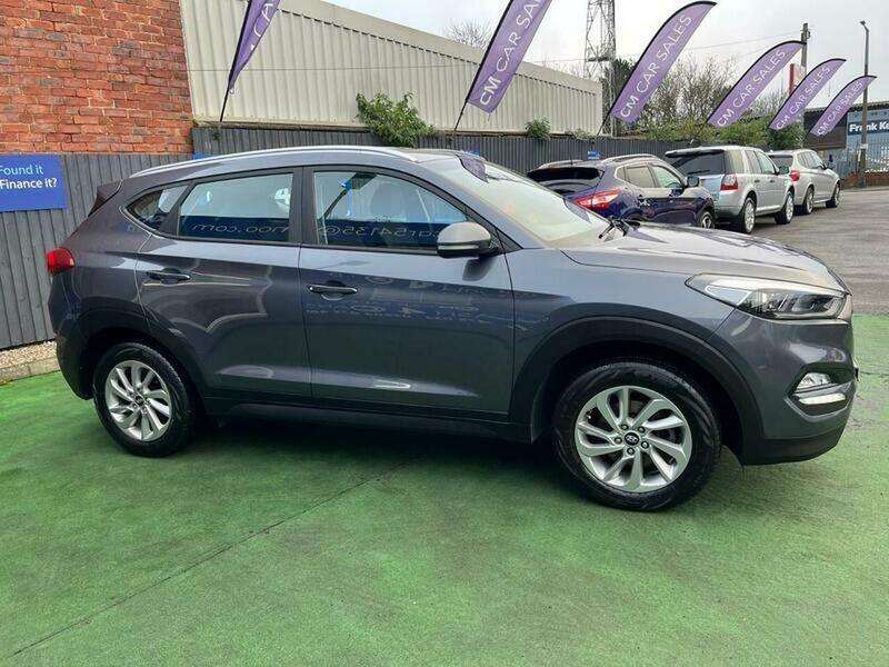A 2017 HYUNDAI TUCSON 1.6 GDi Blue Drive SE Nav SUV 5dr Petrol Manual Euro 6 (s/s) (132 ps) A 2017 HYUNDAI TUCSON 1.6 GDi Blue Drive SE Nav SUV 5dr Petrol Manual Euro 6 (s/s) (132 ps)
