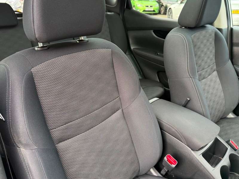 A 2015 NISSAN QASHQAI 1.2 DIG-T n-tec+ SUV 5dr Petrol Manual 2WD Euro 6 (s/s) (115 ps) A 2015 NISSAN QASHQAI 1.2 DIG-T n-tec+ SUV 5dr Petrol Manual 2WD Euro 6 (s/s) (115 ps)