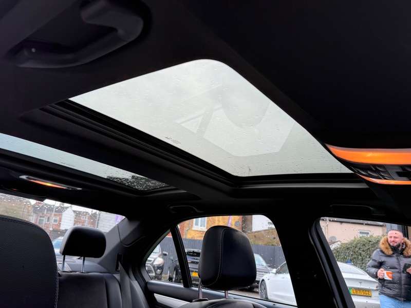 A 2014 MERCEDES-BENZ C CLASS 2.1 C220 CDI AMG Sport Edition Saloon 4dr Diesel G-Tronic+ Euro 5 (s/s) (170 ps) A 2014 MERCEDES-BENZ C CLASS 2.1 C220 CDI AMG Sport Edition Saloon 4dr Diesel G-Tronic+ Euro 5 (s/s) (170 ps)