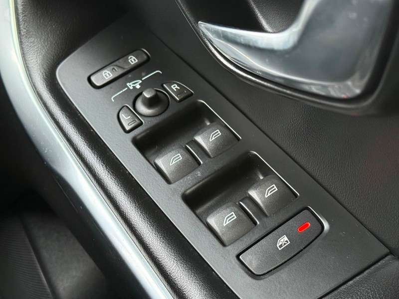 2017 VOLVO V40 2017 VOLVO V40