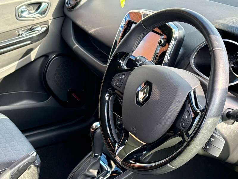 A 2014 RENAULT CLIO 1.5 dCi Dynamique S MediaNav Hatchback 5dr Diesel EDC Euro 5 (90 ps) A 2014 RENAULT CLIO 1.5 dCi Dynamique S MediaNav Hatchback 5dr Diesel EDC Euro 5 (90 ps)