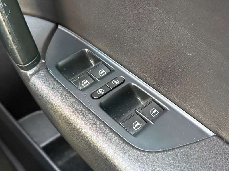 2011 VOLKSWAGEN TOUAREG 2011 VOLKSWAGEN TOUAREG