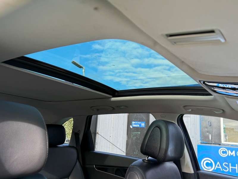 A 2016 KIA SORENTO 2.2 CRDi KX-3 SUV 5dr Diesel Manual AWD Euro 6 (s/s) (197 bhp) A 2016 KIA SORENTO 2.2 CRDi KX-3 SUV 5dr Diesel Manual AWD Euro 6 (s/s) (197 bhp)