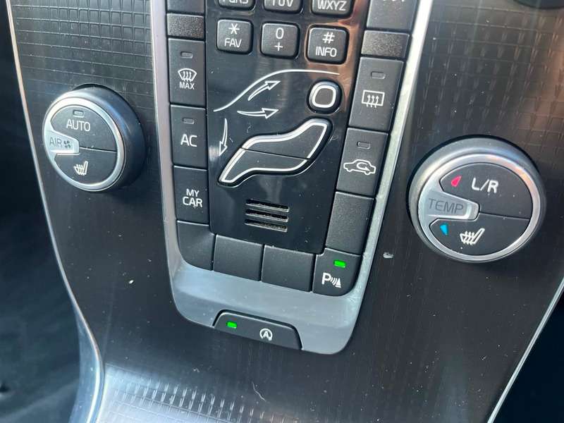 2017 VOLVO V40 2017 VOLVO V40