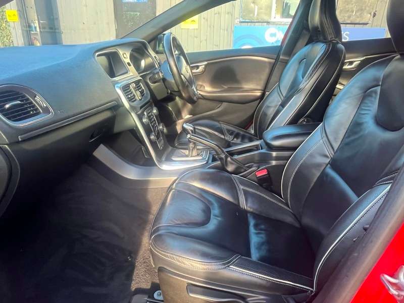 2017 VOLVO V40 2017 VOLVO V40