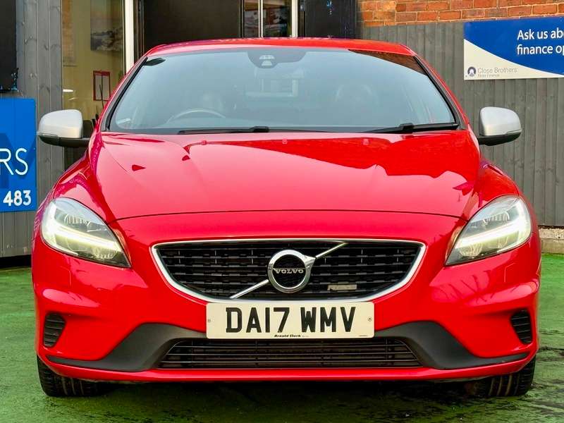 2017 VOLVO V40 2017 VOLVO V40