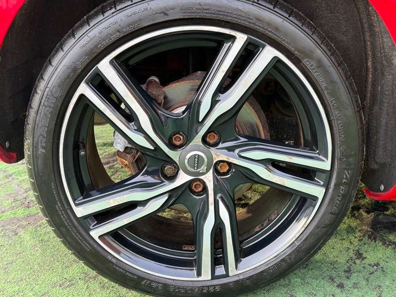 2017 VOLVO V40 2017 VOLVO V40