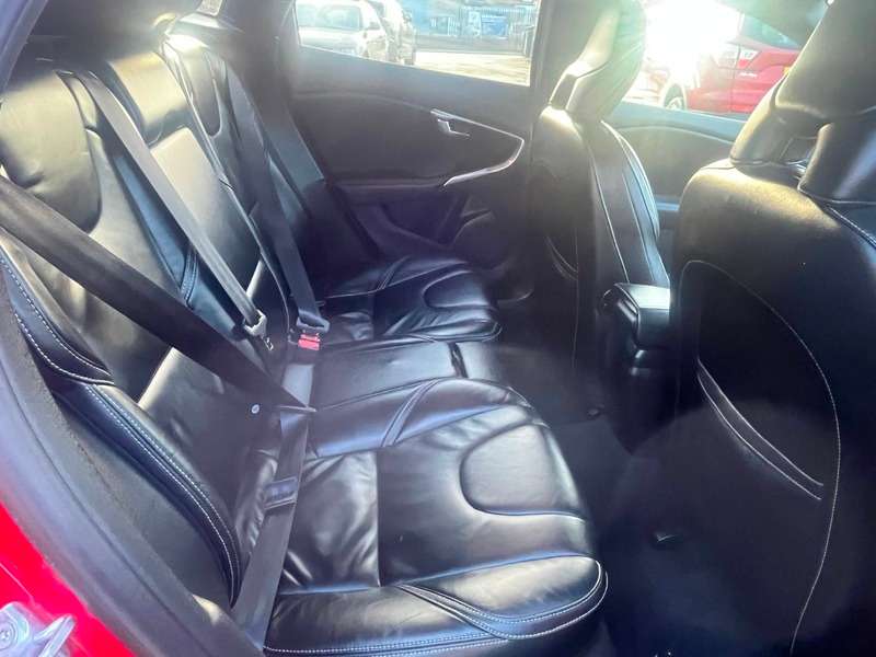 2017 VOLVO V40 2017 VOLVO V40