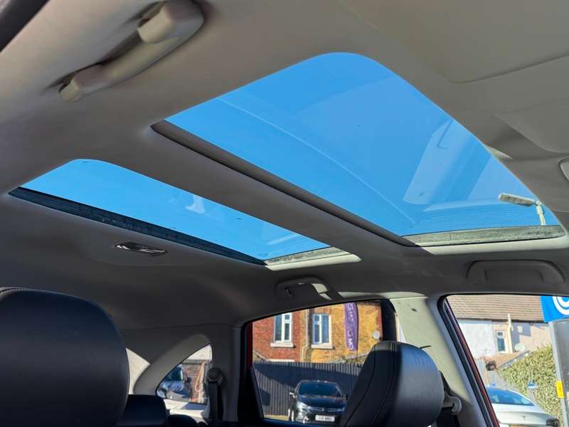 A 2010 HONDA CR-V 2.2 i-DTEC EX SUV 5dr Diesel Manual 4WD Euro 5 (150 ps) A 2010 HONDA CR-V 2.2 i-DTEC EX SUV 5dr Diesel Manual 4WD Euro 5 (150 ps)