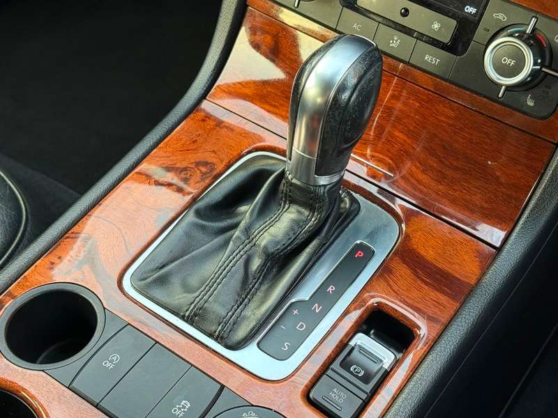 2011 VOLKSWAGEN TOUAREG 2011 VOLKSWAGEN TOUAREG