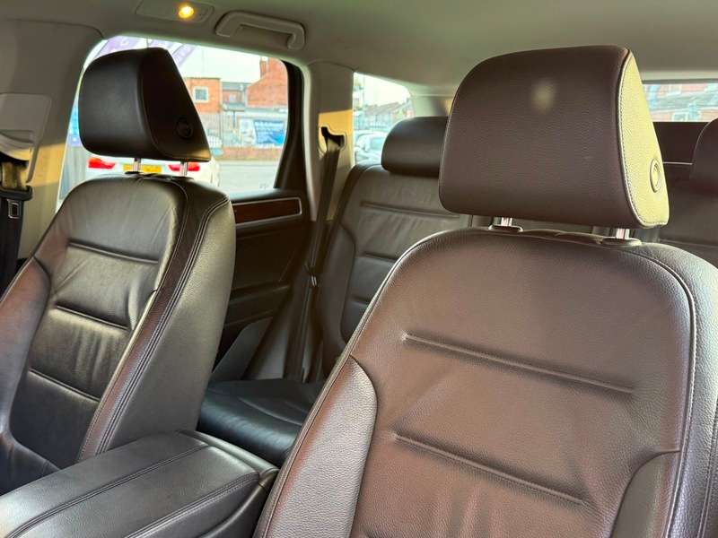 2011 VOLKSWAGEN TOUAREG 2011 VOLKSWAGEN TOUAREG