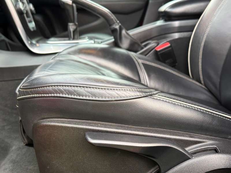 2017 VOLVO V40 2017 VOLVO V40