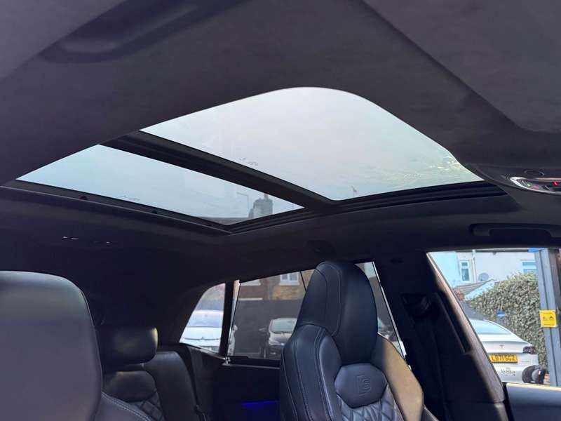 A 2019 AUDI Q8 3.0 TDI V6 50 Vorsprung SUV 5dr Diesel Tiptronic quattro Euro 6 (s/s) (286 ps) A 2019 AUDI Q8 3.0 TDI V6 50 Vorsprung SUV 5dr Diesel Tiptronic quattro Euro 6 (s/s) (286 ps)