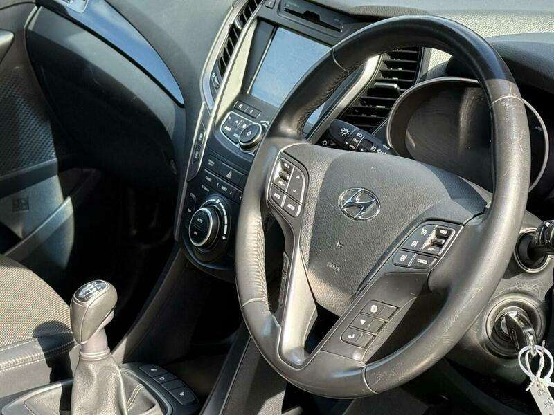 A 2015 HYUNDAI SANTA FE 2.2 CRDi Premium 4WD Euro 5 5dr (5 seat) A 2015 HYUNDAI SANTA FE 2.2 CRDi Premium 4WD Euro 5 5dr (5 seat)