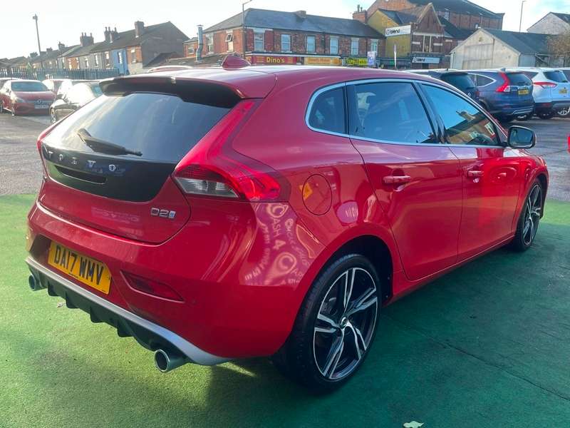 2017 VOLVO V40 2017 VOLVO V40