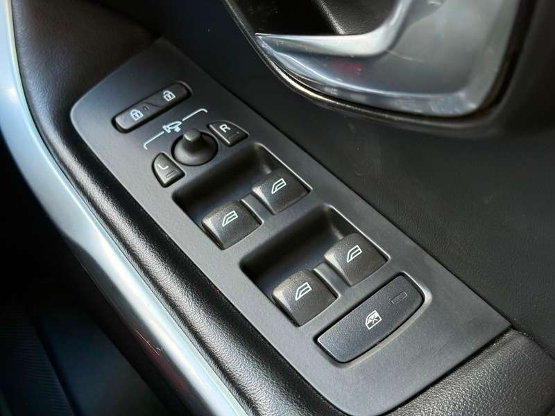 2015 VOLVO V40 2015 VOLVO V40