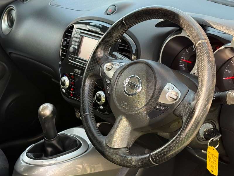 A 2012 NISSAN JUKE 1.6 Acenta Premium SUV 5dr Petrol Manual Euro 5 (s/s) (117 ps) A 2012 NISSAN JUKE 1.6 Acenta Premium SUV 5dr Petrol Manual Euro 5 (s/s) (117 ps)