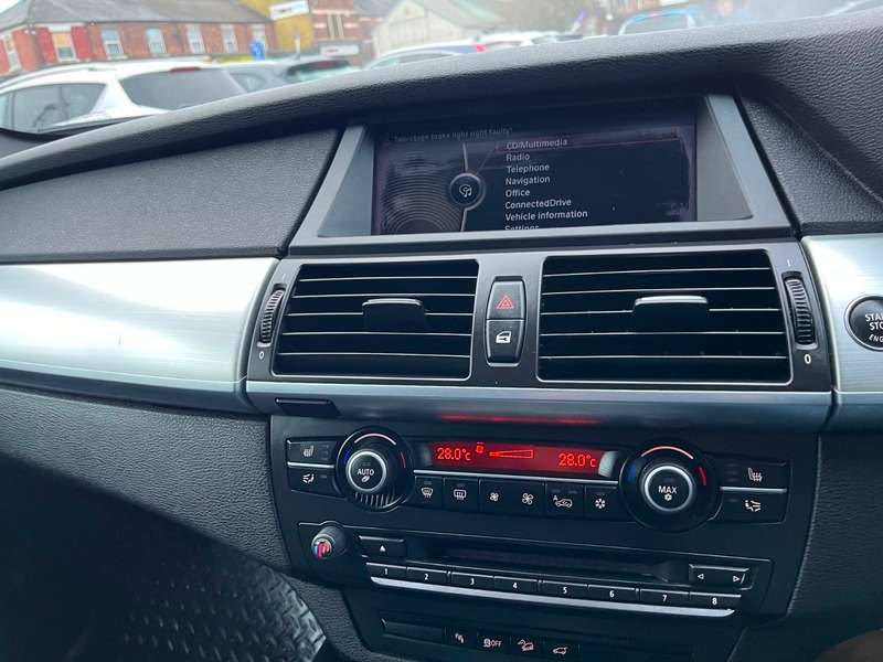 2011 BMW X6 2011 BMW X6