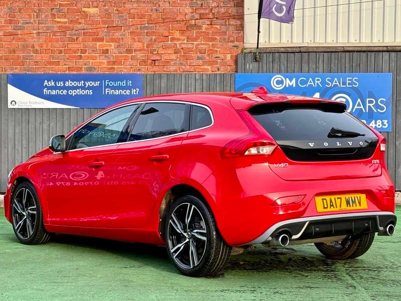 2017 VOLVO V40 2017 VOLVO V40