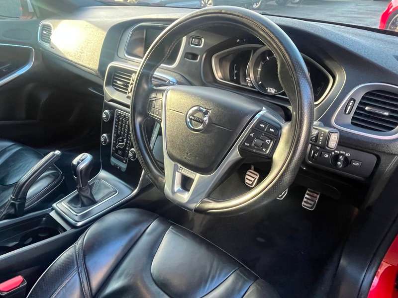 2017 VOLVO V40 2017 VOLVO V40