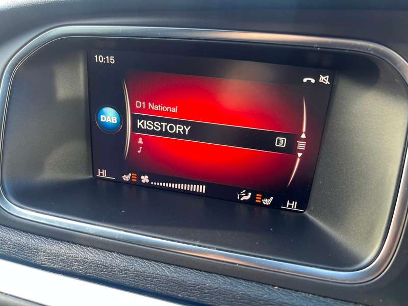 2017 VOLVO V40 2017 VOLVO V40