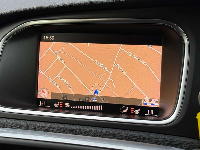 2017 VOLVO V40 2017 VOLVO V40