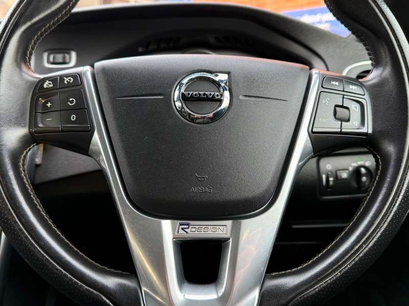 2017 VOLVO V40 2017 VOLVO V40