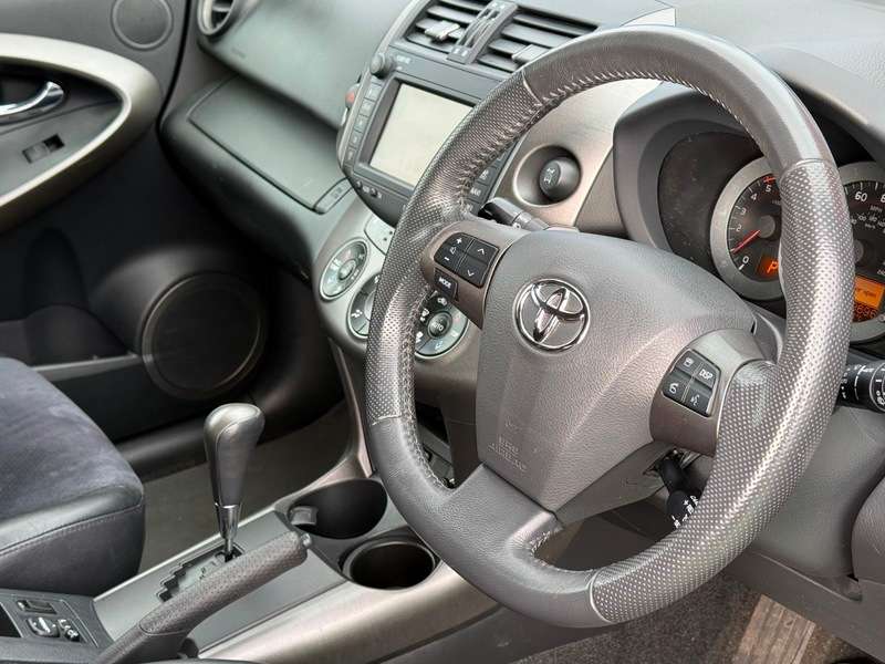 A 2011 TOYOTA RAV4 2.2 D-CAT SR SUV 5dr Diesel Auto 4WD Euro 5 (150 ps) A 2011 TOYOTA RAV4 2.2 D-CAT SR SUV 5dr Diesel Auto 4WD Euro 5 (150 ps)