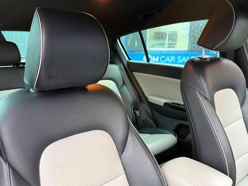 A 2017 KIA SPORTAGE 1.7 CRDi GT-Line Edition SUV 5dr Diesel Manual Euro 6 (s/s) (114 bhp) A 2017 KIA SPORTAGE 1.7 CRDi GT-Line Edition SUV 5dr Diesel Manual Euro 6 (s/s) (114 bhp)