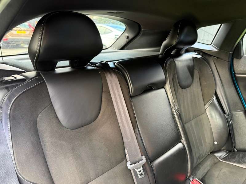 2015 VOLVO V40 2015 VOLVO V40