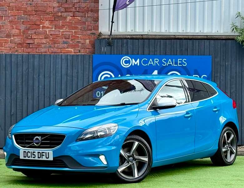 A 2015 VOLVO V40 2.0 T2 R-Design Hatchback 5dr Petrol Manual Euro 6 (s/s) (122 ps) A 2015 VOLVO V40 2.0 T2 R-Design Hatchback 5dr Petrol Manual Euro 6 (s/s) (122 ps)