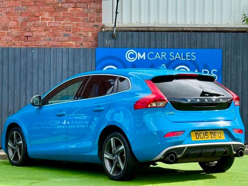 2015 VOLVO V40 2015 VOLVO V40