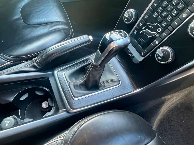 2017 VOLVO V40 2017 VOLVO V40