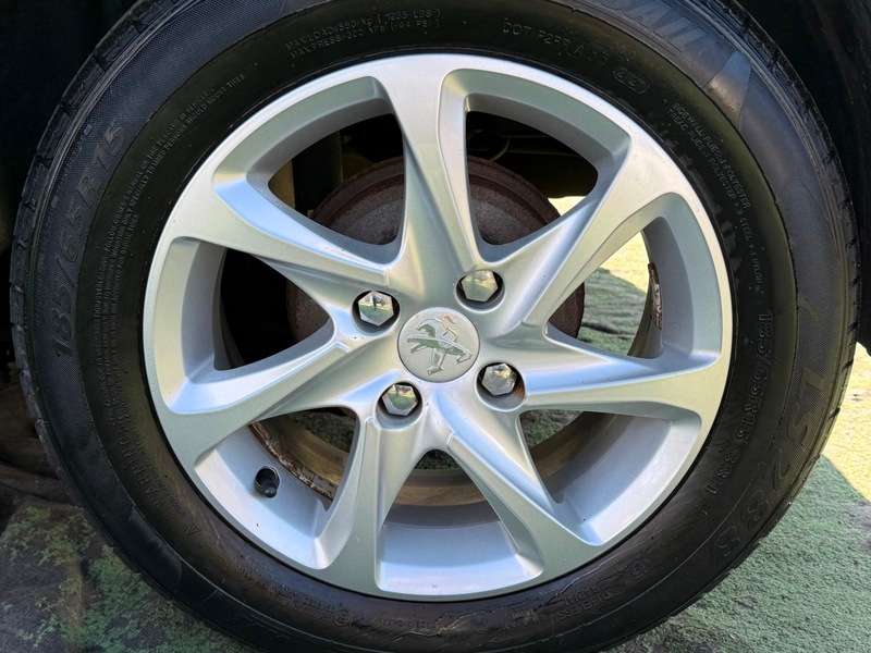 2012 PEUGEOT 208 2012 PEUGEOT 208