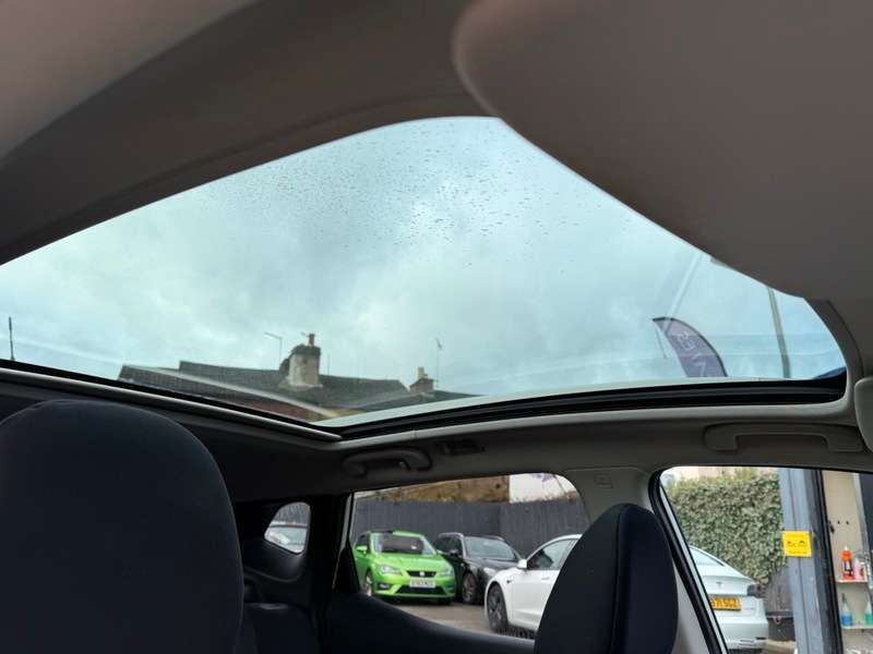 A 2015 NISSAN QASHQAI 1.2 DIG-T n-tec+ SUV 5dr Petrol Manual 2WD Euro 6 (s/s) (115 ps) A 2015 NISSAN QASHQAI 1.2 DIG-T n-tec+ SUV 5dr Petrol Manual 2WD Euro 6 (s/s) (115 ps)