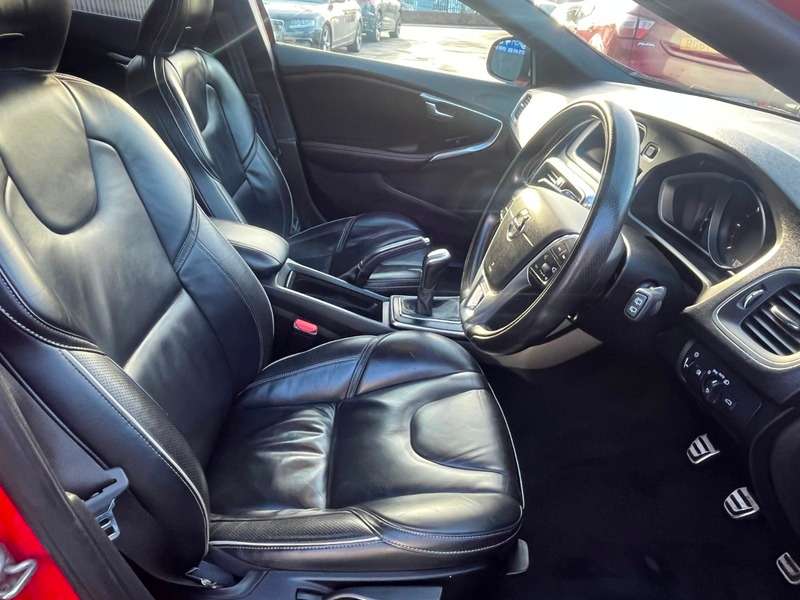 2017 VOLVO V40 2017 VOLVO V40