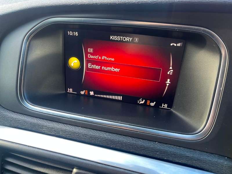 2017 VOLVO V40 2017 VOLVO V40