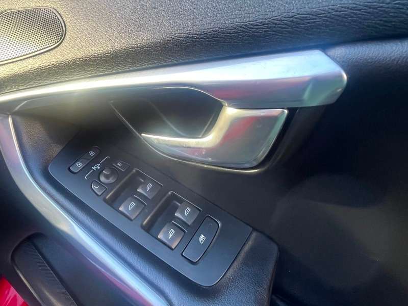 2017 VOLVO V40 2017 VOLVO V40